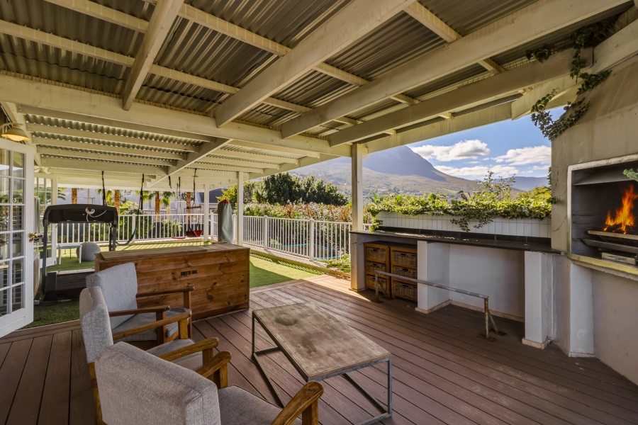 6 Bedroom Property for Sale in La Concorde Western Cape